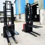 Empilhadeira Elétrica Patolada Elevação 5,5m 2 Toneladas Kzi