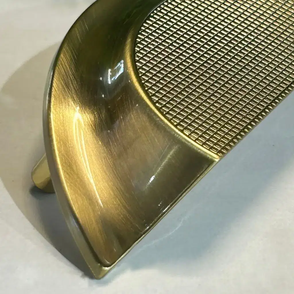 Puxador para Móvel Kitten 64mm Gold Escovado Zen Design
