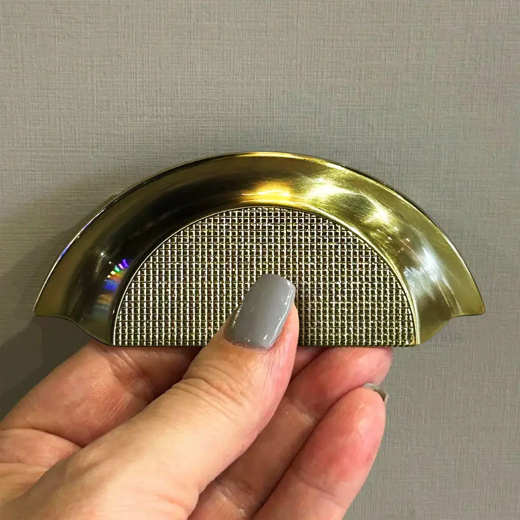 Puxador para Móvel Kitten 64mm Gold Escovado Zen Design