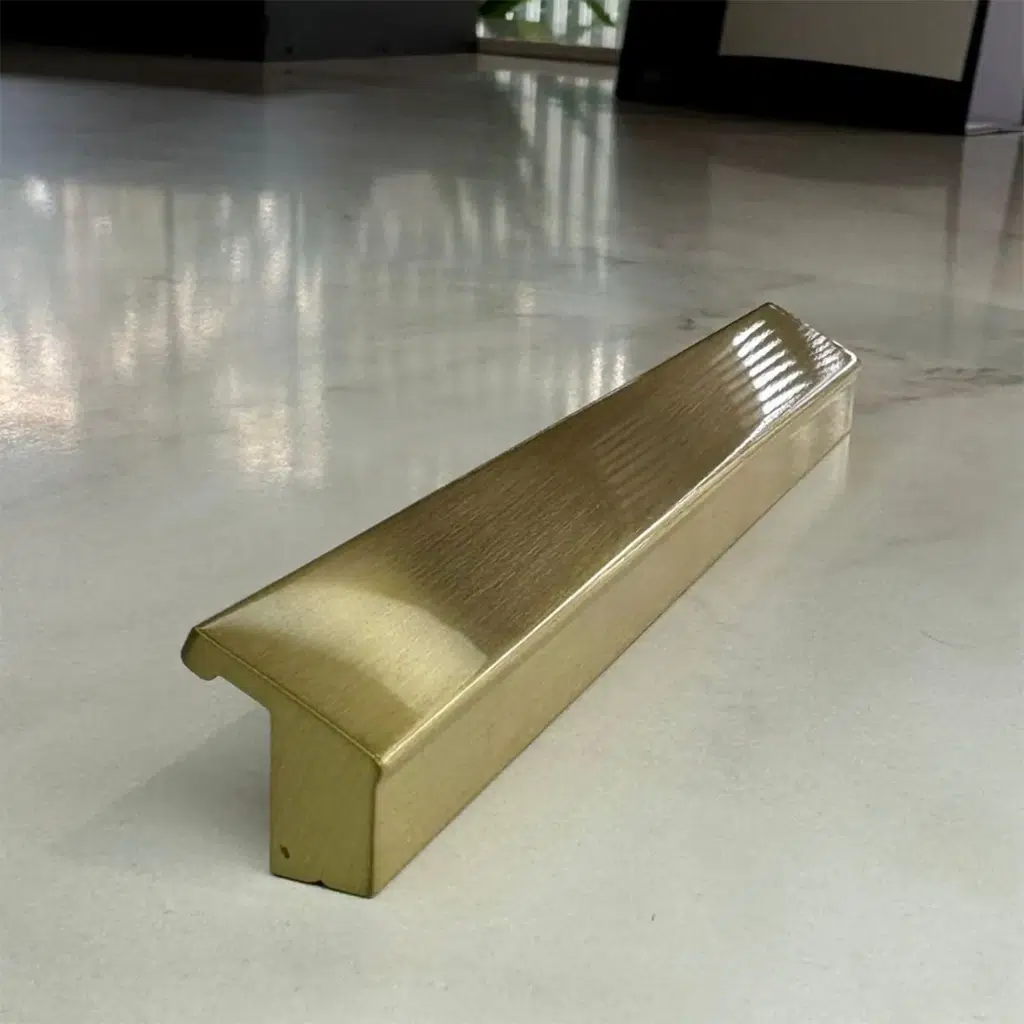 Puxador para Móvel Ken Gold Escovado 128mm Zen Design