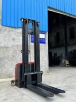 Empilhadeira Elétrica Patolada Elevação 5,5m 2 Toneladas Kzi - Imagem 3