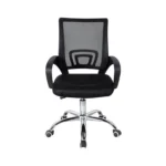 Cadeira office giratória preta com rodízio Comfort Kazalinda em fundo branco frontal