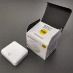 Caixa e o Hub Yale Connect HUB para Yale YMC 420W preto fosco