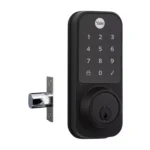Close do teclado e acabamento preto fosco da fechadura Yale YDD 120