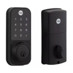 Fechadura digital Yale YDD 120 preta para porta externa em fundo branco