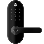 Fechadura digital Yale YMC 420W preto fosco vista frontal de lado em fundo branco