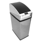 Lixeira automática inox 3 litros quadrada Kazalinda em fundo neutro tampa fechada vista alta diagonal