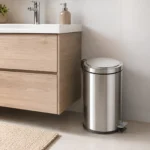 Lixeira inox pedal 12 litros Tramontina em banheiro ou cozinha moderna