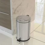 Lixeira inox pedal 5 litros Tramontina em banheiro moderno