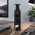 Torre de tomada retrátil preta Multiplug em uso em mesa de escritório moderno