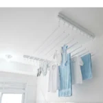 Varal de teto branco 120cm com 8 varetas Kazalinda foto real apartamento vista lateral