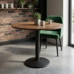 Base de mesa preta OR 2206 Bistro com tampo de madeira em ambiente gourmet