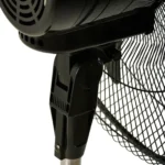 Close da grade metálica, hélice e acabamento do ventilador WAP Rajada Pro 60