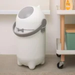 Lixeira antiodor Kazalinda 10 litros em ambiente de quarto de bebê ou pets quarto