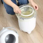 Lixeira mágica antiodor branca 10 litros Kazalinda para fraldas colocando plastico