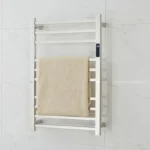 Toalheiro térmico grande quadrado inox Kazalinda instalado em banheiro sofisticado