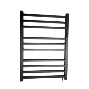 Toalheiro térmico quadrado preto inox Kazalinda com timer e temperatura touch em fundo branco frontal