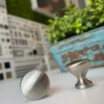 puxador-cup-ponto-niquel-velho-zen-design-detalhe