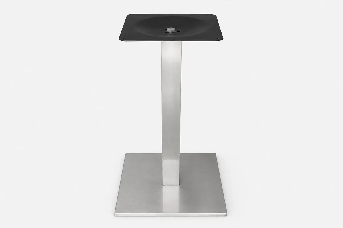 Base de mesa inox quadrada OR Design 2201 em fundo neutro
