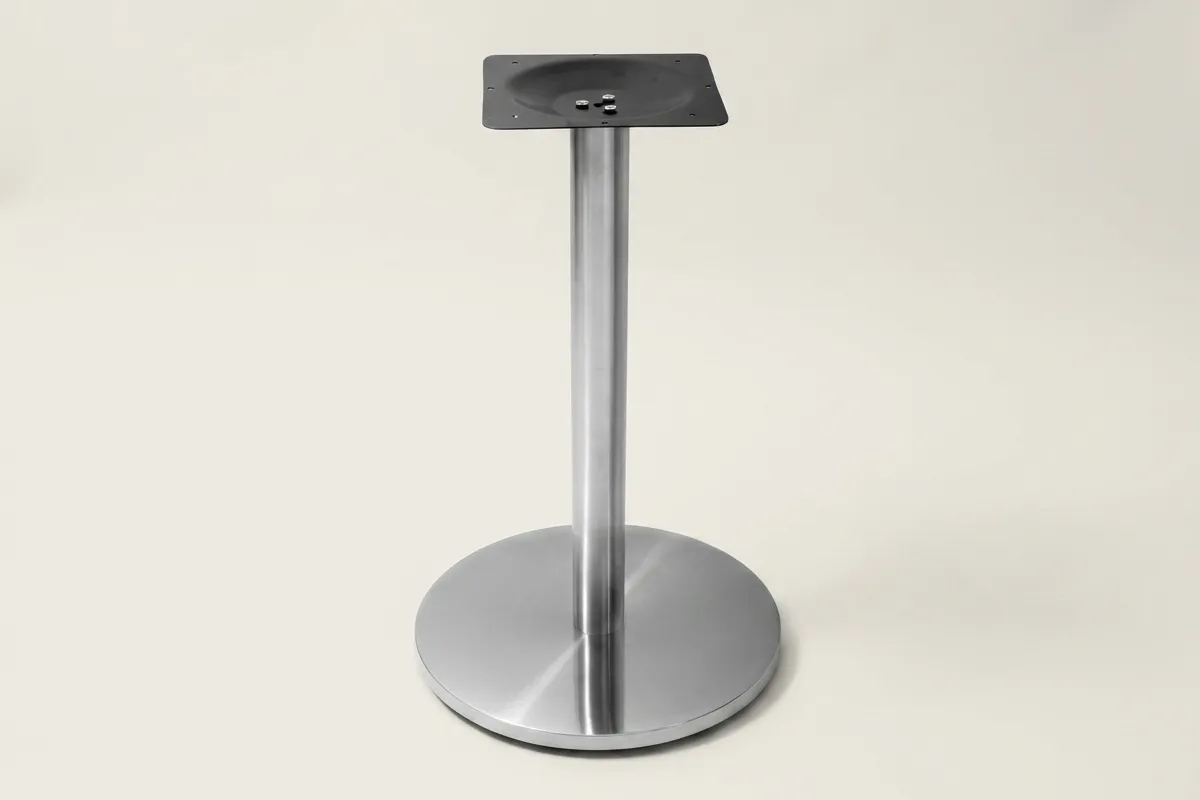 Base de mesa inox redonda OR 2202 em fundo neutro