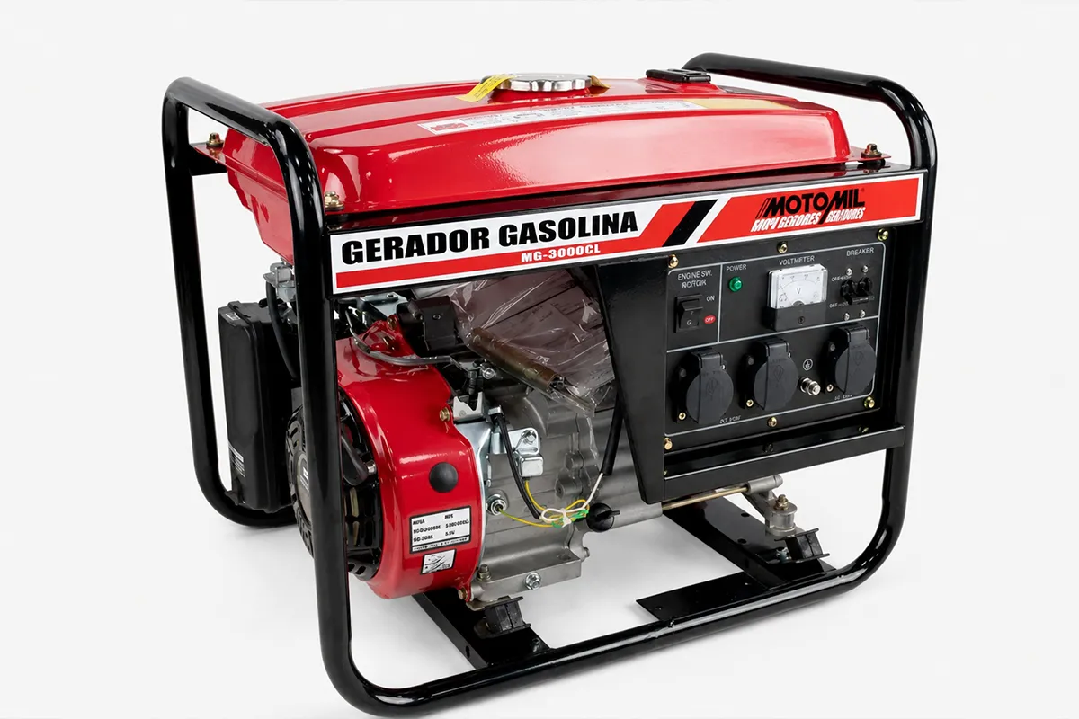 Gerador Motomil MG-3000CL bivolt a gasolina em fundo neutro