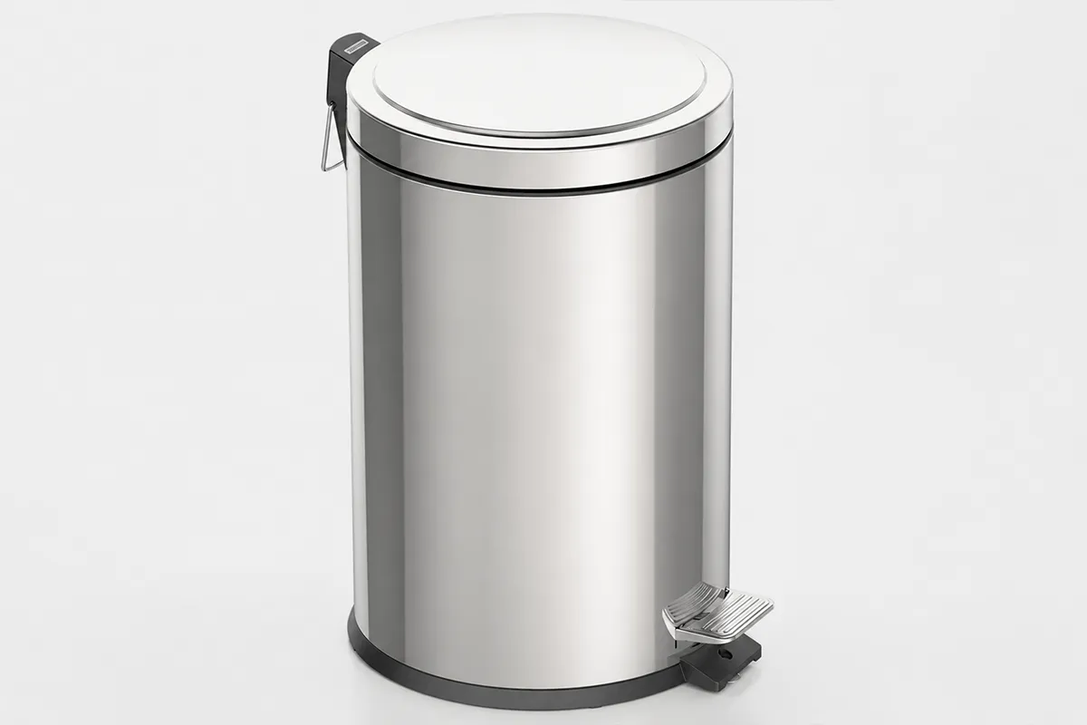 Lixeira inox pedal 12 litros Tramontina em fundo neutro