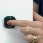 Comparativo de tamanho da fechadura digital para móveis com biometria