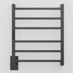 Toalheiro térmico elétrico preto Titan com 6 barras quadradas, controle digital e Wi-Fi para banheiro moderno