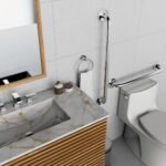 Barra de apoio inox 304 Kazalinda instalada em banheiro moderno com acabamento polido
