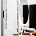 Toalheiro elétrico inox escovado Titan com 6 barras quadradas, Wi-Fi e Alexa para banheiro moderno