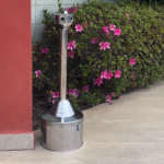 Coletor de cigarros inox 10 litros Aton Ecobin em aço escovado para áreas externas
