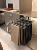 Calceiro Deslizante 12 Hastes Cromado GTB 7153 com corredicas telescopicas de 450mm para organizar calcas em closet e guarda-roupa