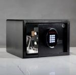 Cofre Digital Motion Home Yale com travas motorizadas em aco macico abertura automatica por senha numerica e chave mecanica iluminacao interna LED