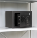 Cofre Digital Yale Essential Mini com abertura motorizada por senha numerica e chave mecanica de emergencia, dimensoes compactas 25x35x30cm
