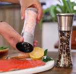 Kit 2 Moedores de Sal Grosso e Pimenta do Reino em Aço Inox Kazalinda com Suporte - Gourmet - Imagem 5